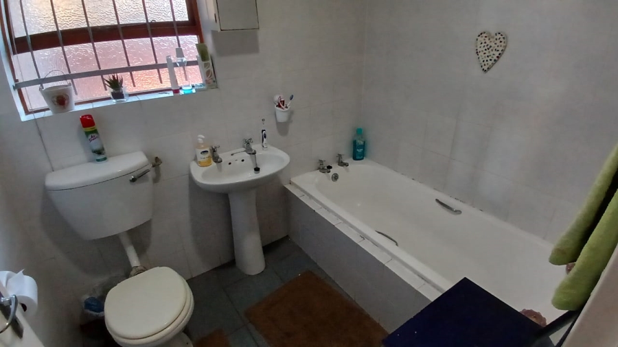 To Let 2 Bedroom Property for Rent in Overbaakens Eastern Cape